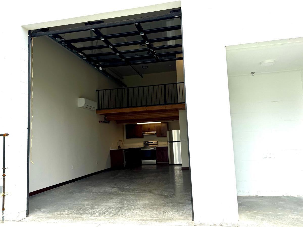 2510 Ne Sandy Blvd - Photo 2 of 10