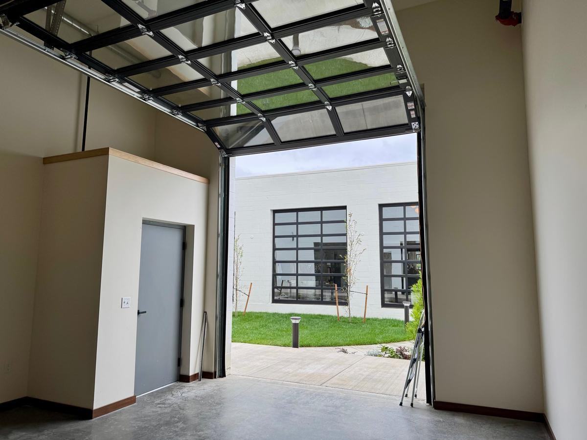 2510 Ne Sandy Blvd - Photo 5 of 10