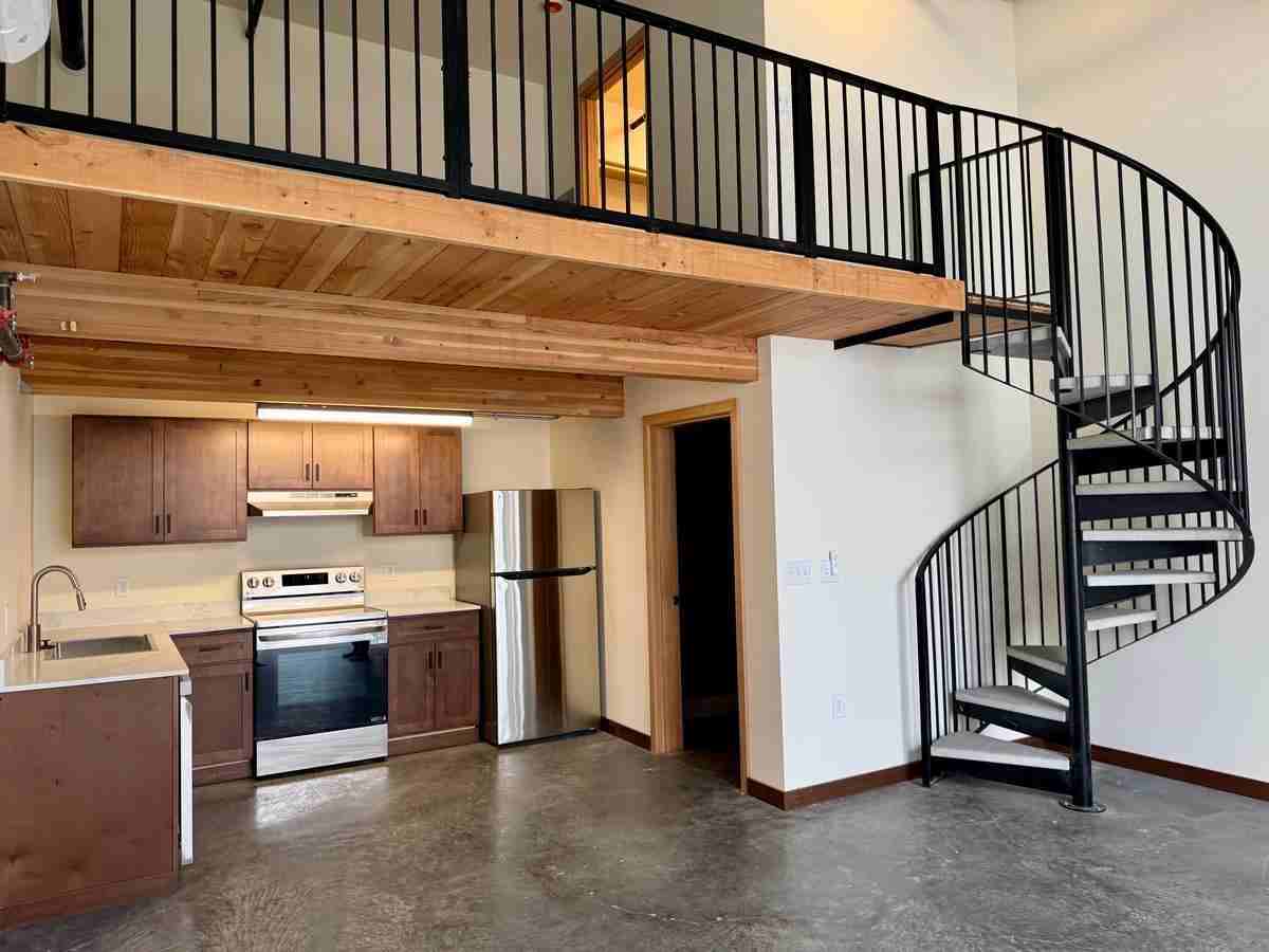 2510 Ne Sandy Blvd - Photo 4 of 10