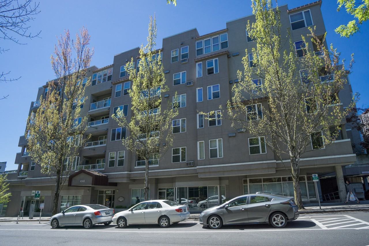 4343 Roosevelt Way Ne #1