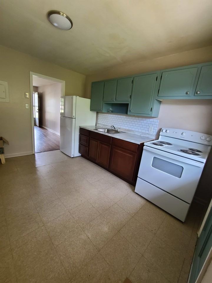 1413 Ardmore Dr #B - Photo 3 of 10