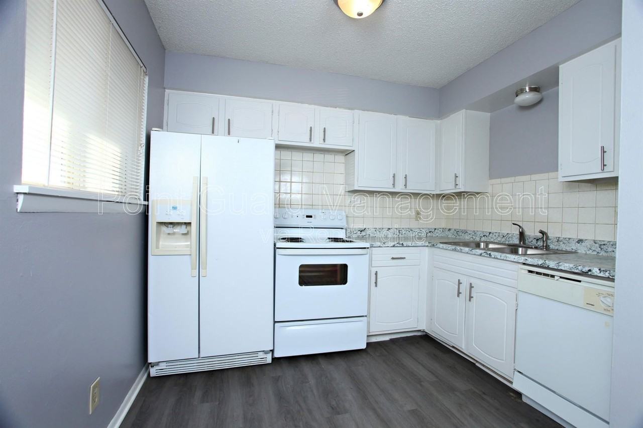 7411 W Newell St #7411A - Photo 2 of 11