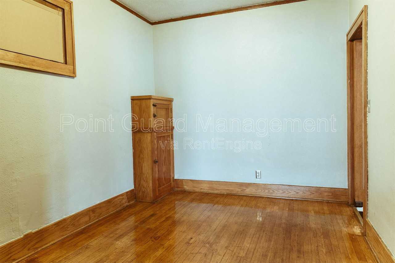 1518 N Robinson Ave #9 - Photo 7 of 20