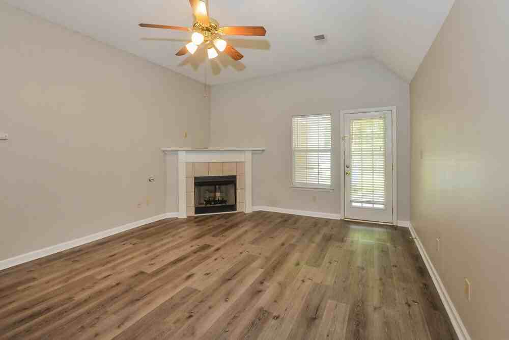8408 Cross Point Dr - Photo 4 of 16