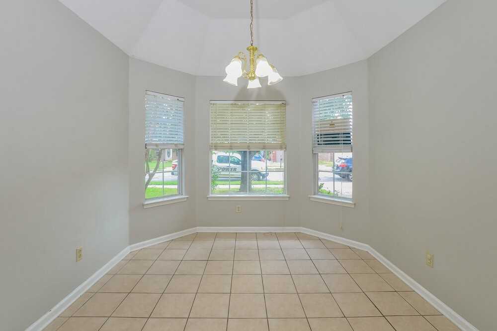 8408 Cross Point Dr - Photo 6 of 16