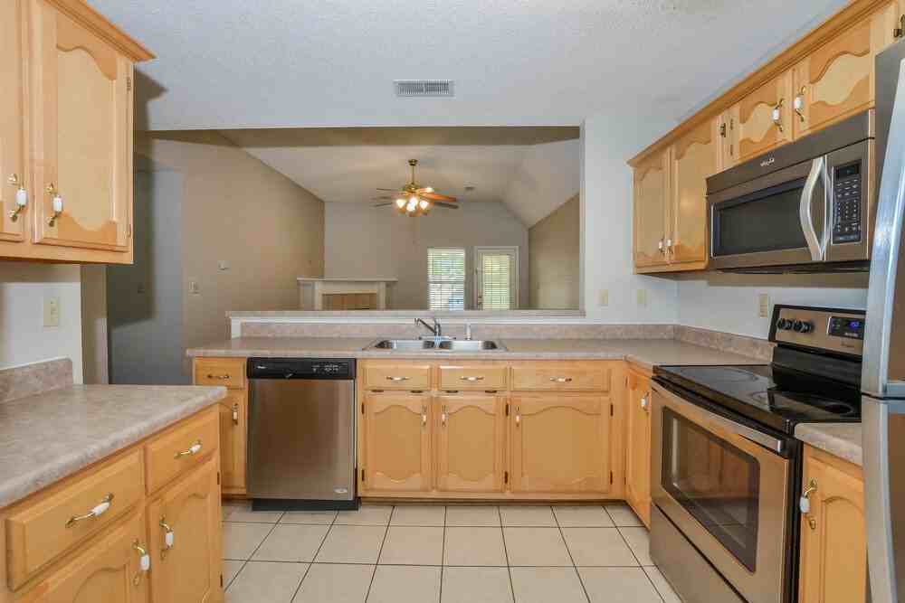 8408 Cross Point Dr - Photo 7 of 16