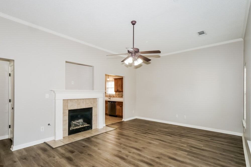 10247 Morning Hill Dr - Photo 4 of 16