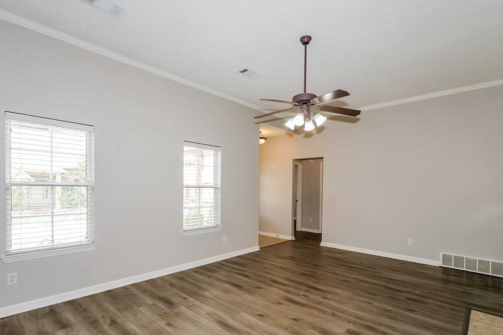 10247 Morning Hill Dr - Photo 5 of 16
