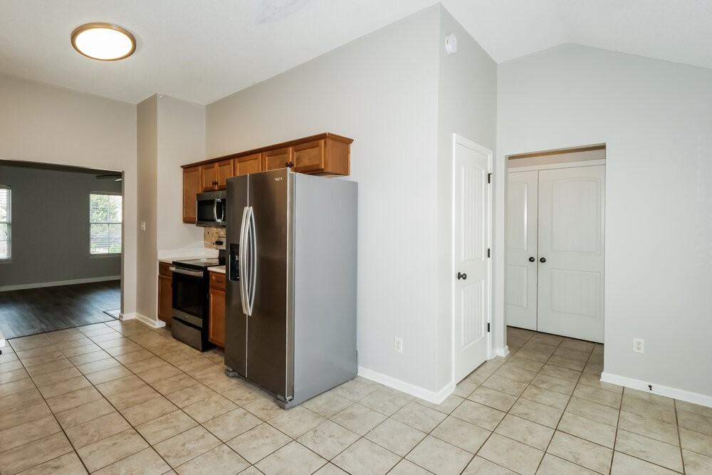 10247 Morning Hill Dr - Photo 7 of 16