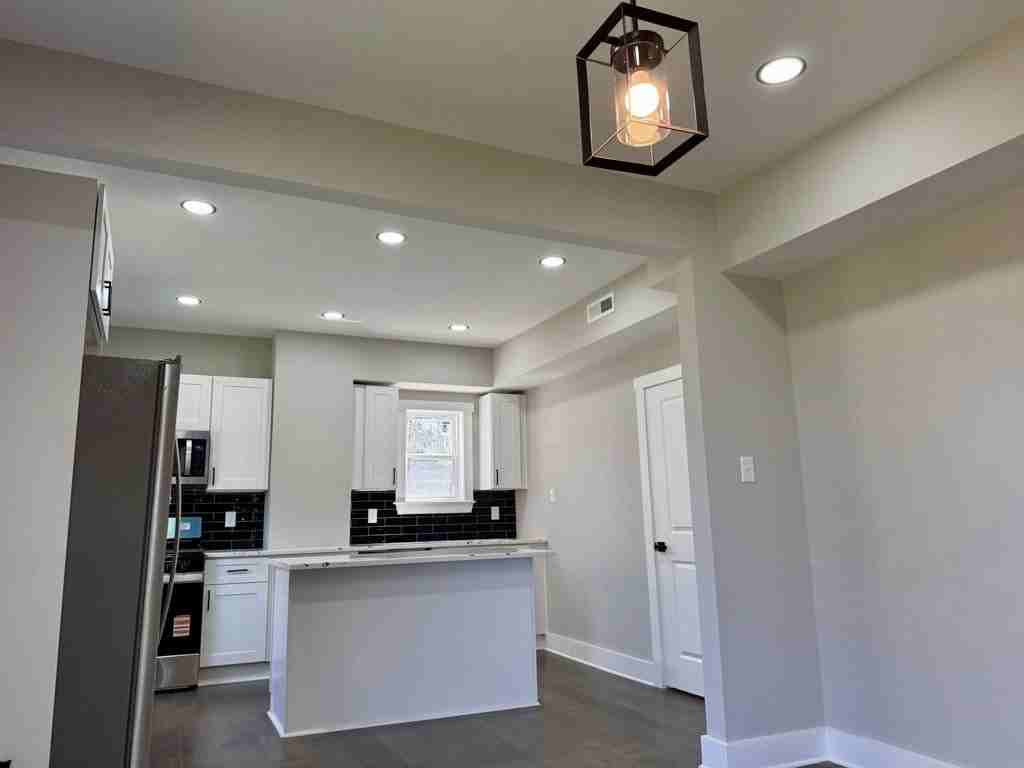 212 Glover St - Photo 7 of 12
