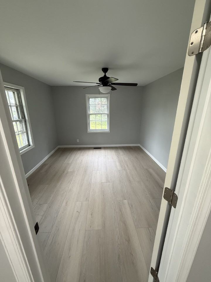 401 Pulaski St - Photo 2 of 6