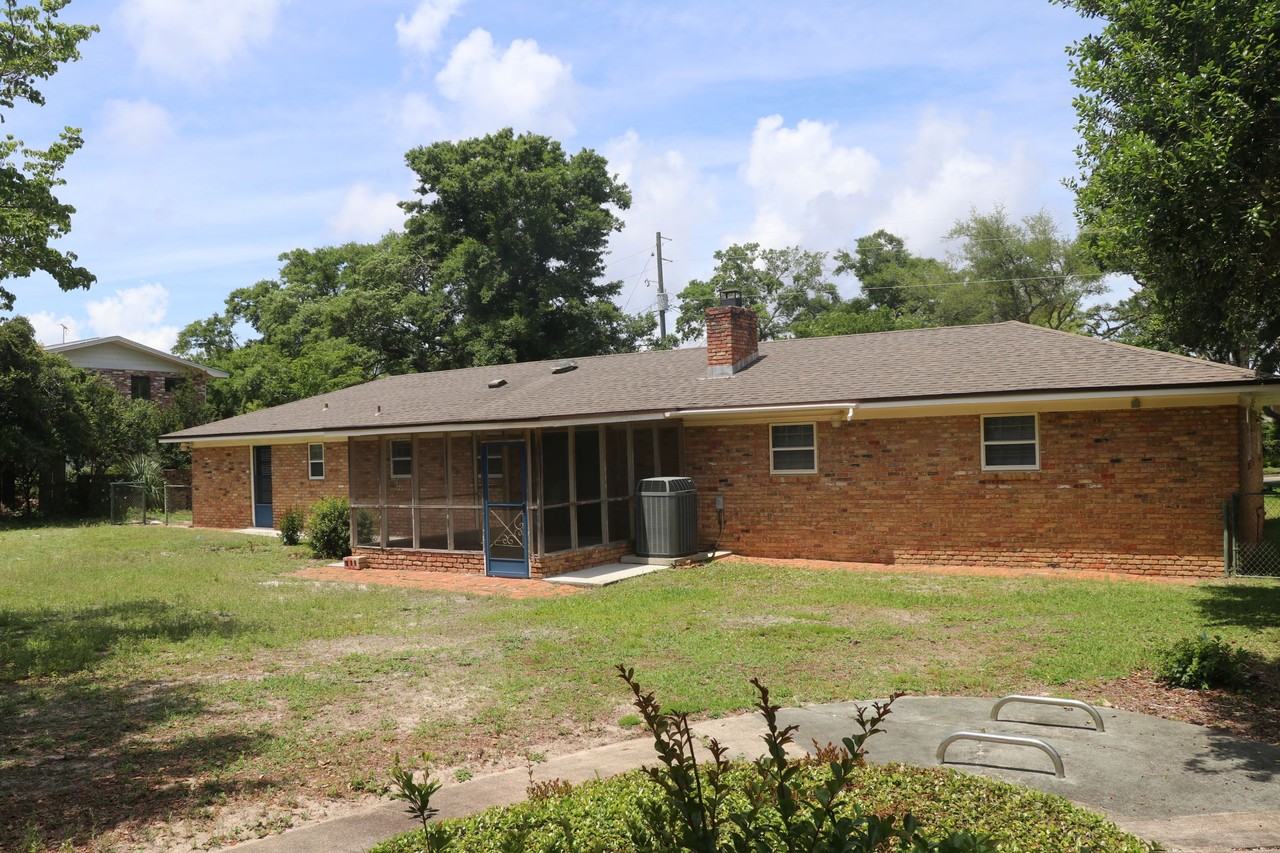 21 Highpoint Dr #NA - Photo 4 of 26