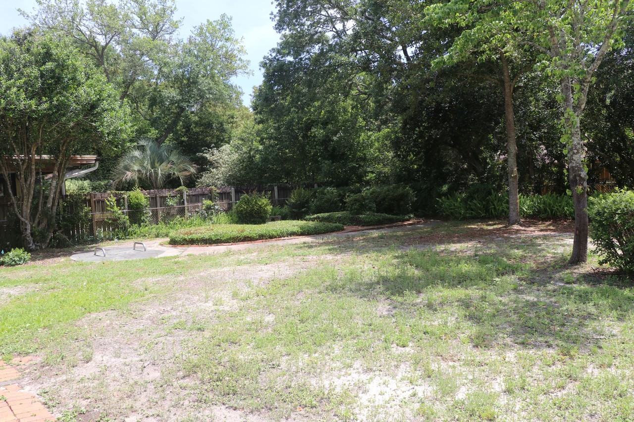 21 Highpoint Dr #NA - Photo 6 of 26