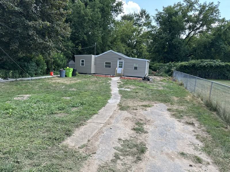 216 1/2 Earl Ave - Photo 2 of 9