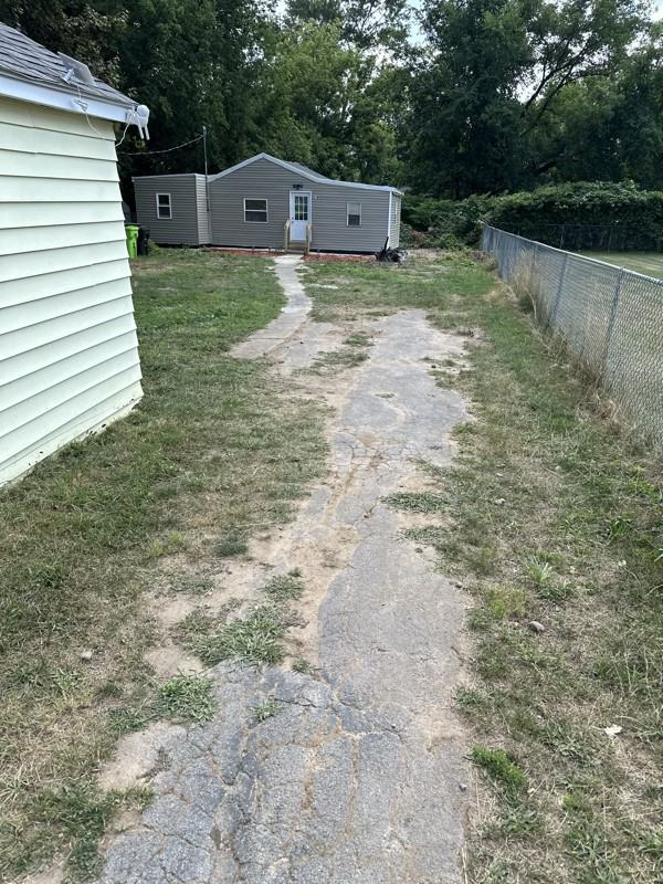 216 1/2 Earl Ave - Photo 3 of 9