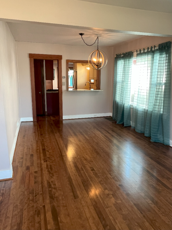 810 33rd St - Photo 3 of 18
