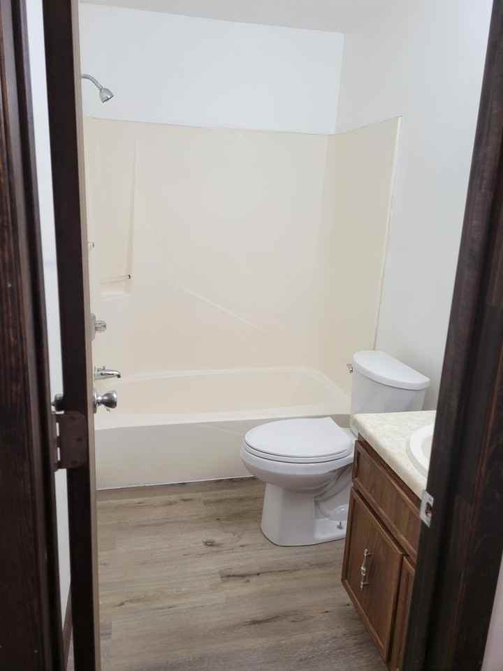 Tanglefoot Manor - Photo 6 of 11