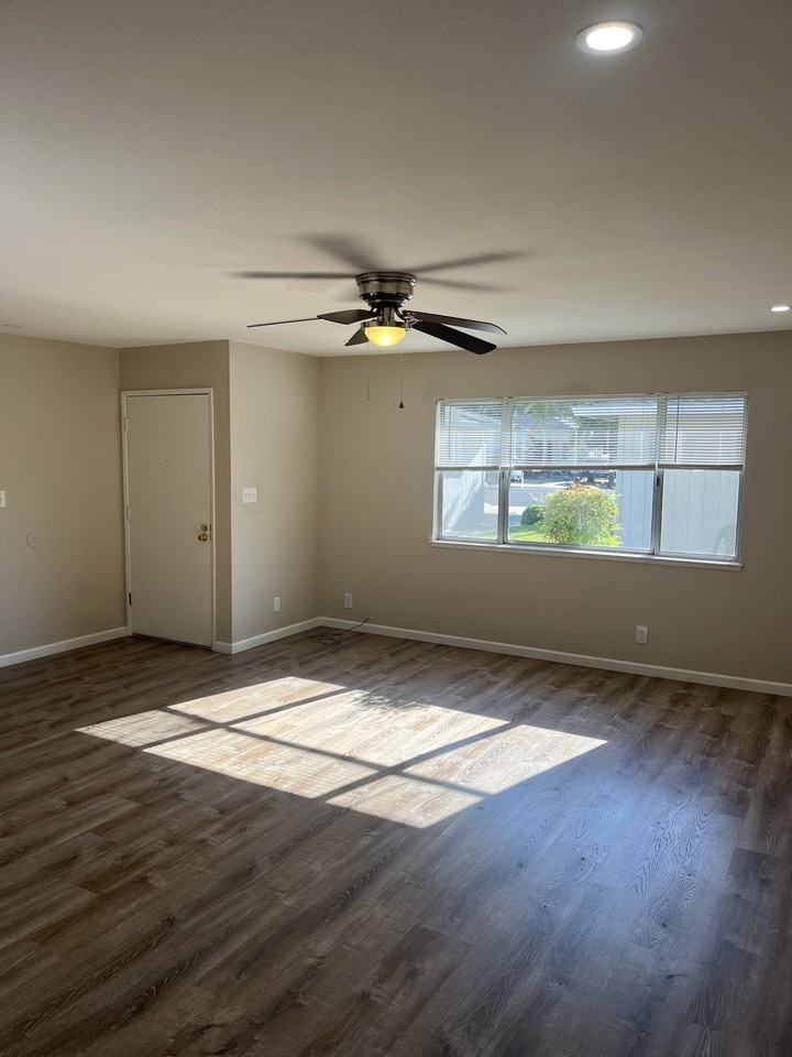 Fletcher Living Trust (746 N K St) - Photo 3 of 10