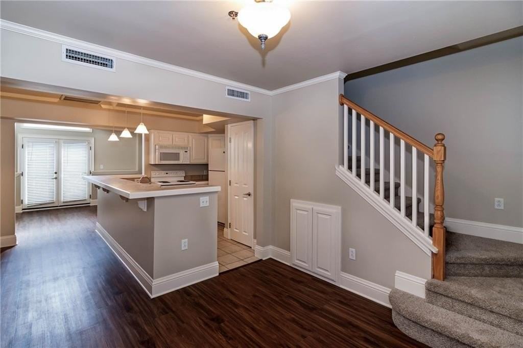 211 N Thompson Ave #3 - Photo 2 of 22