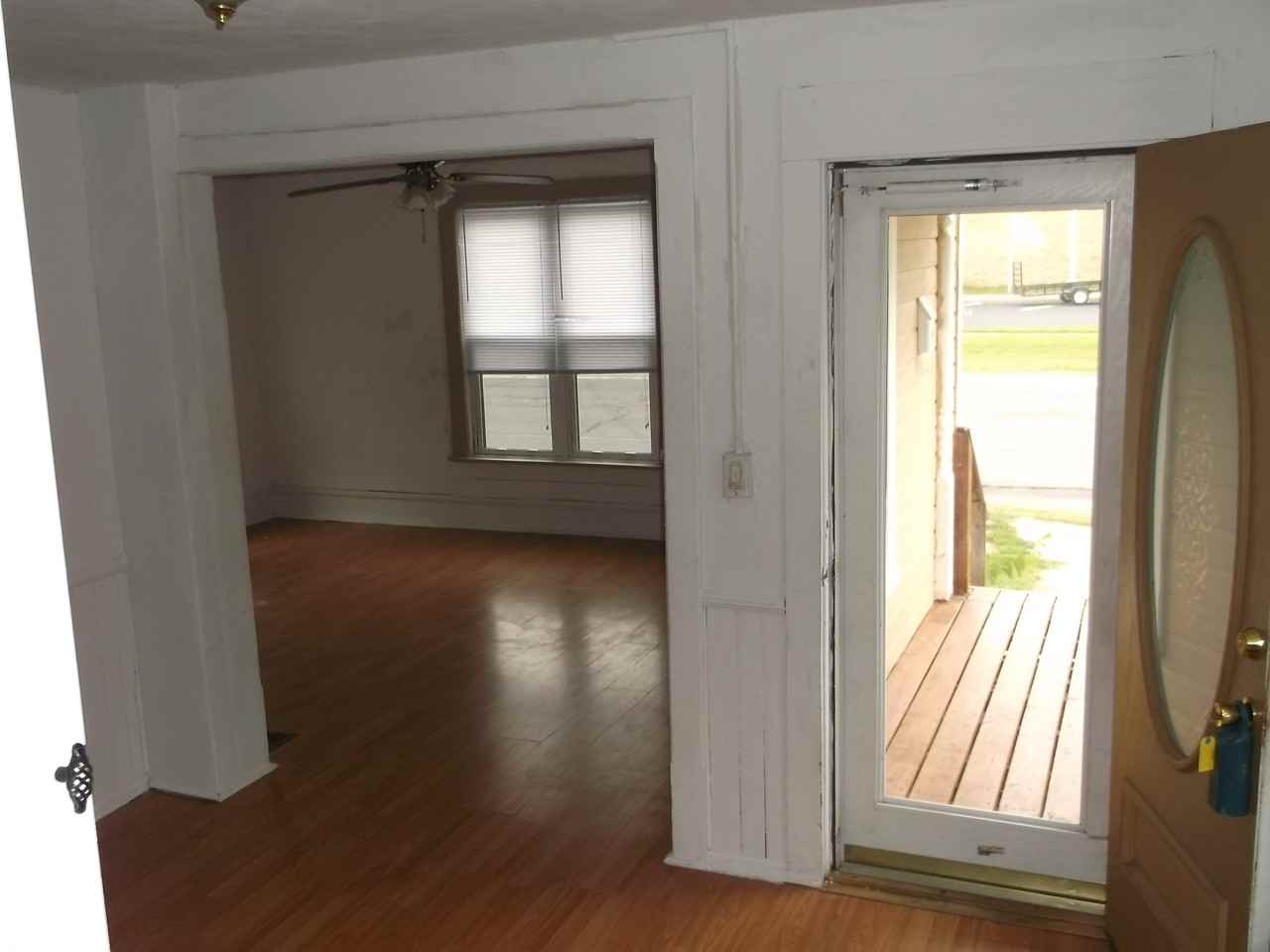 555 Main Street - Photo 3 of 8