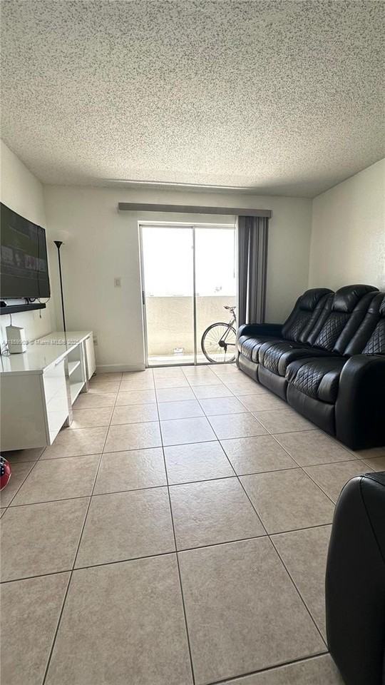 6060 W 21st Ct #604 - Photo 5 of 17