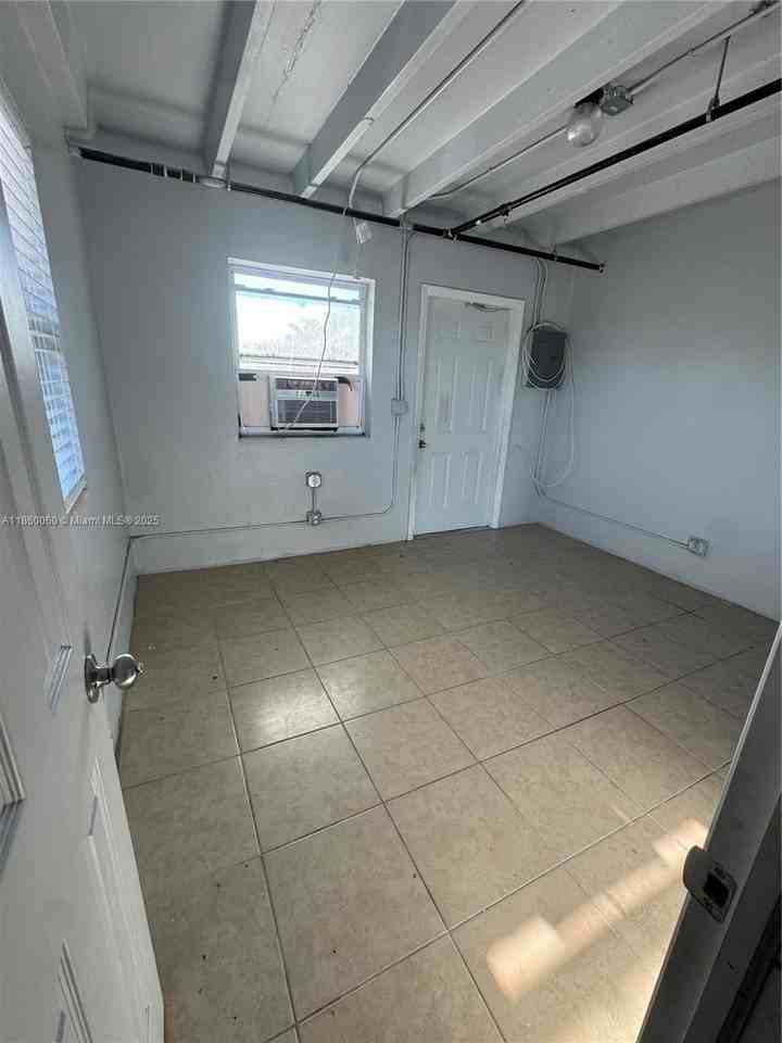 354 Rardin Ave #12 - Photo 4 of 11