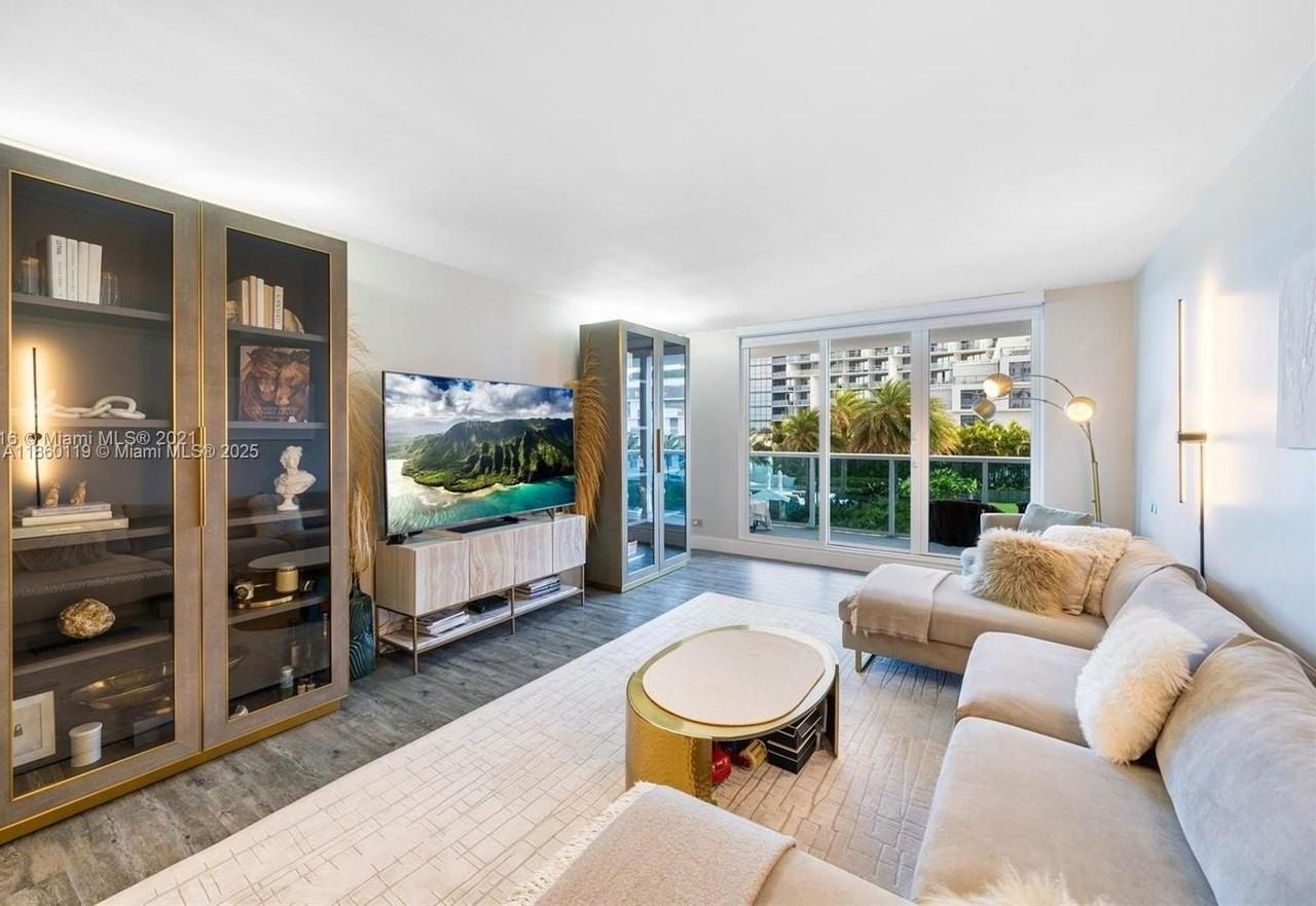 2301 Collins Ave #306 - Photo 3 of 27