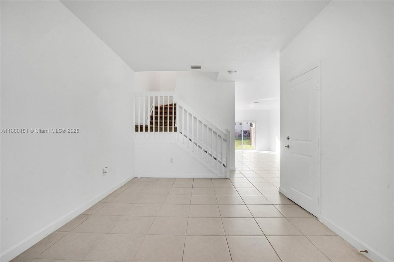 12609 Nw 23rd Pl #12609 - Photo 2 of 20