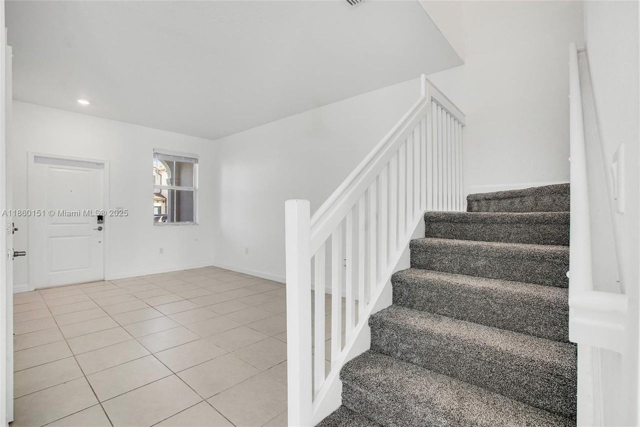 12609 Nw 23rd Pl #12609 - Photo 4 of 20