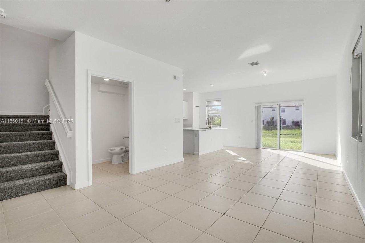 12609 Nw 23rd Pl #12609 - Photo 5 of 20