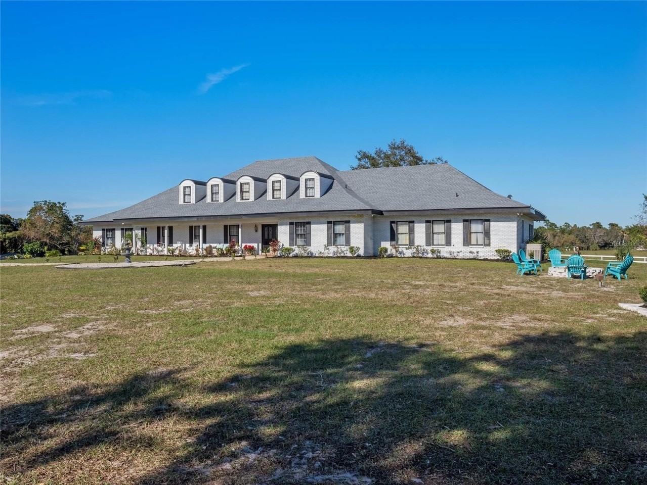 5750 Oak Hollow Ln - Photo 3 of 50