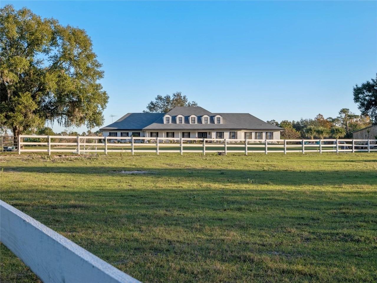 5750 Oak Hollow Ln - Photo 4 of 50