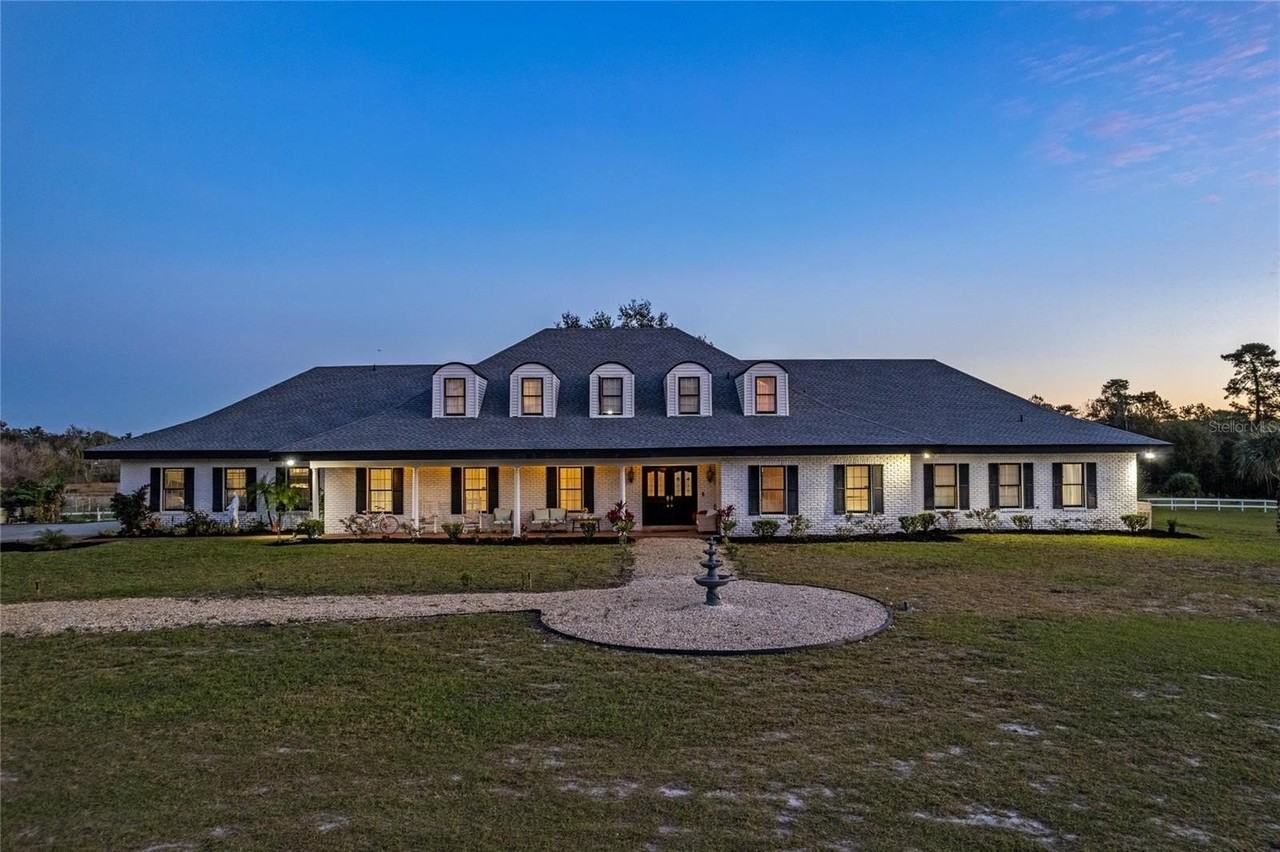 5750 Oak Hollow Ln - Photo 5 of 50