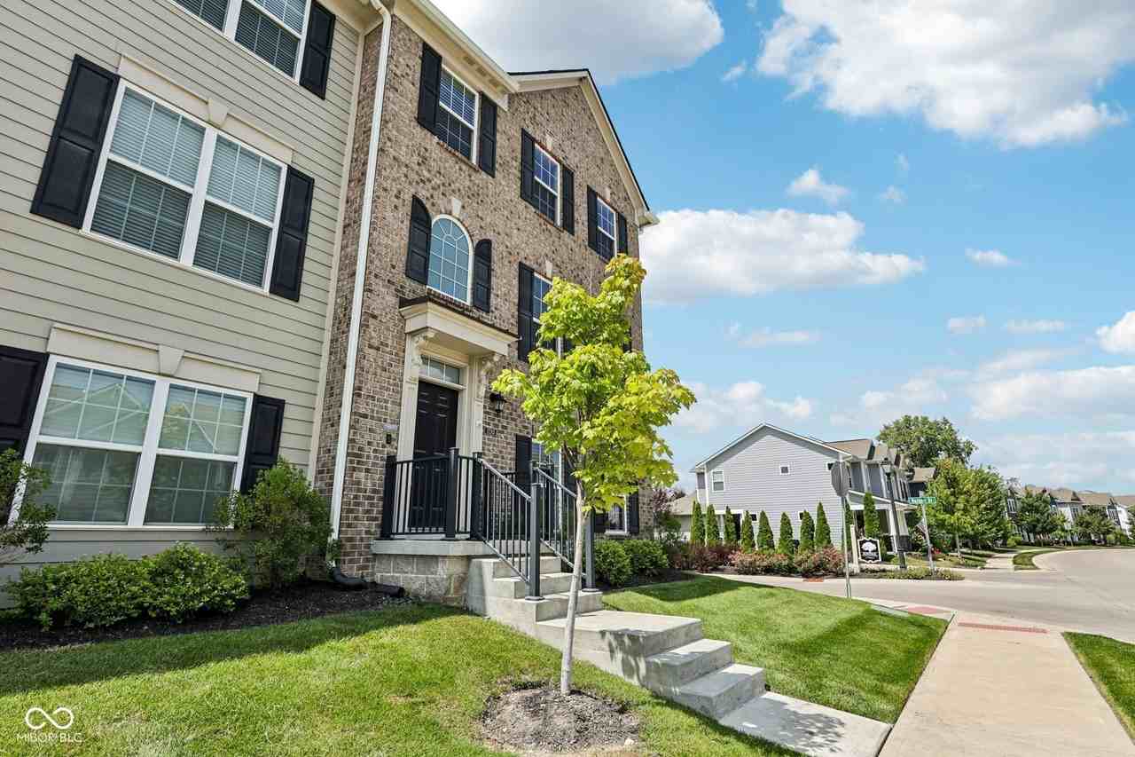 17285 Dallington St - Photo 4 of 50