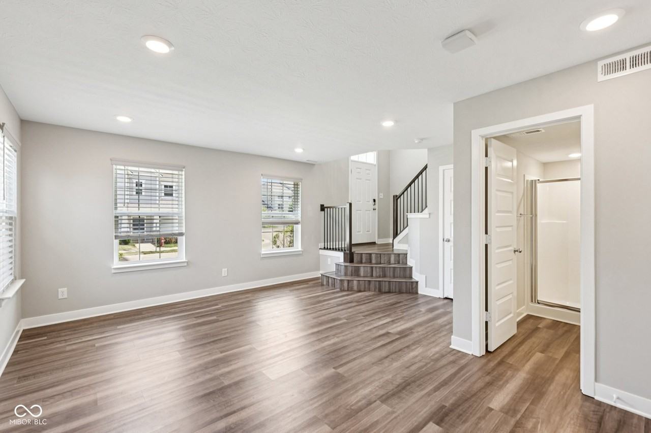 17285 Dallington St - Photo 7 of 50