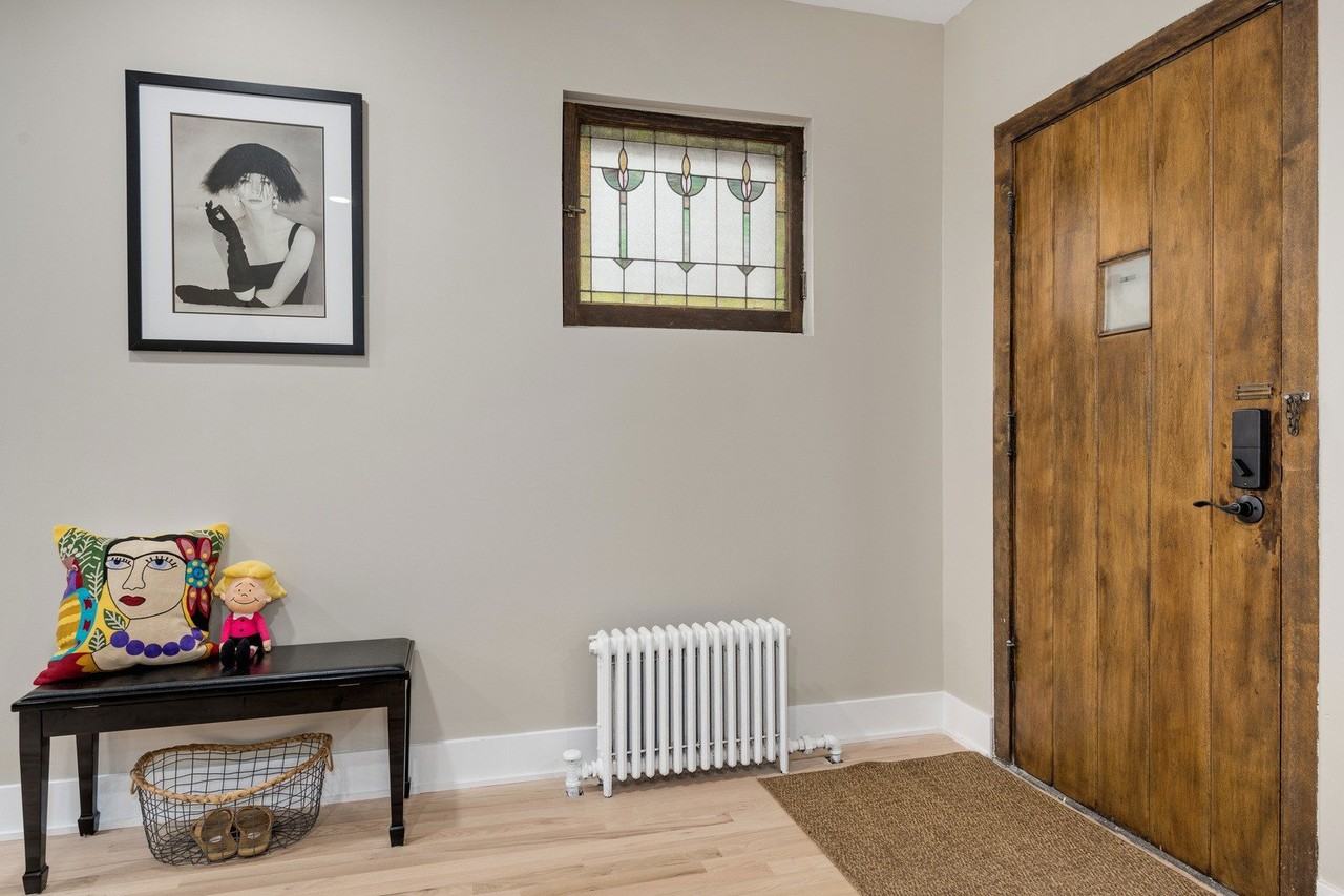 6739 N Rockwell St - Photo 3 of 26