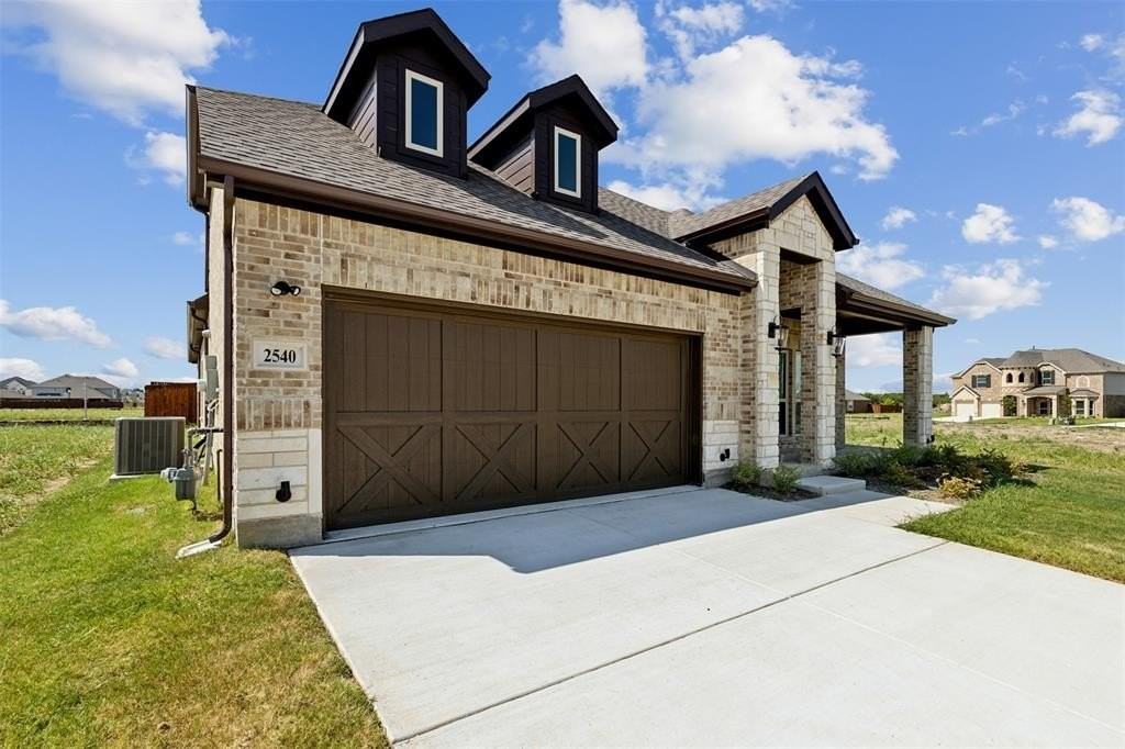 2540 Baypoint Dr - Photo 4 of 34