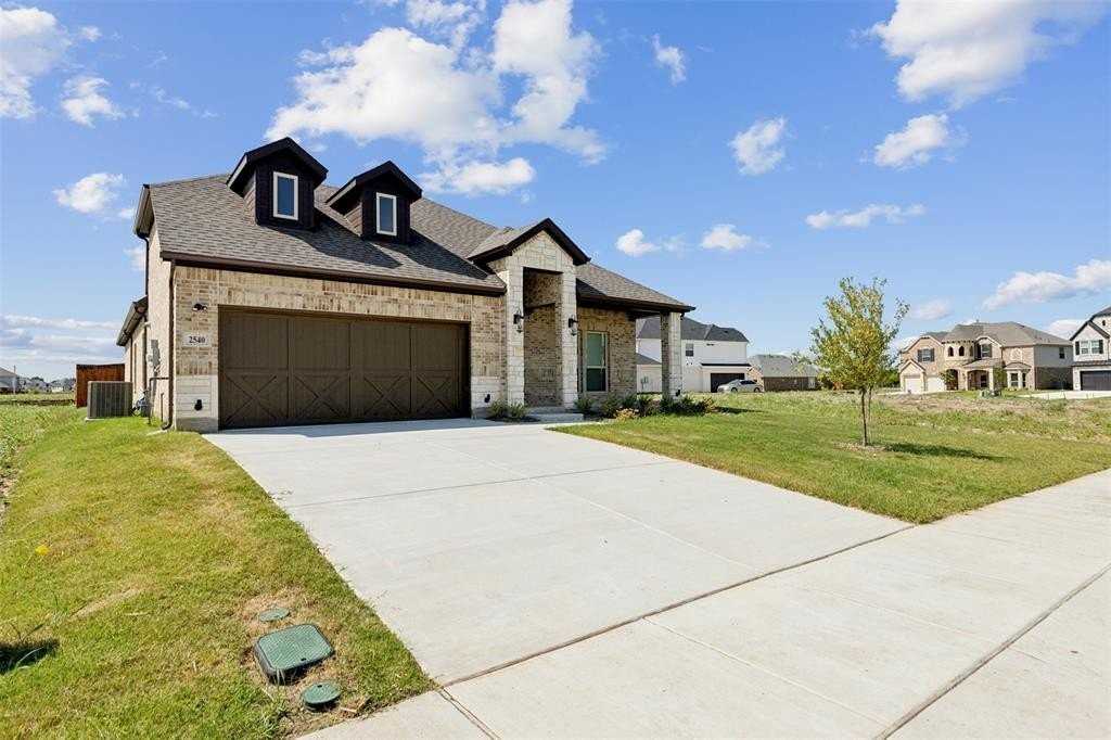 2540 Baypoint Dr - Photo 5 of 34