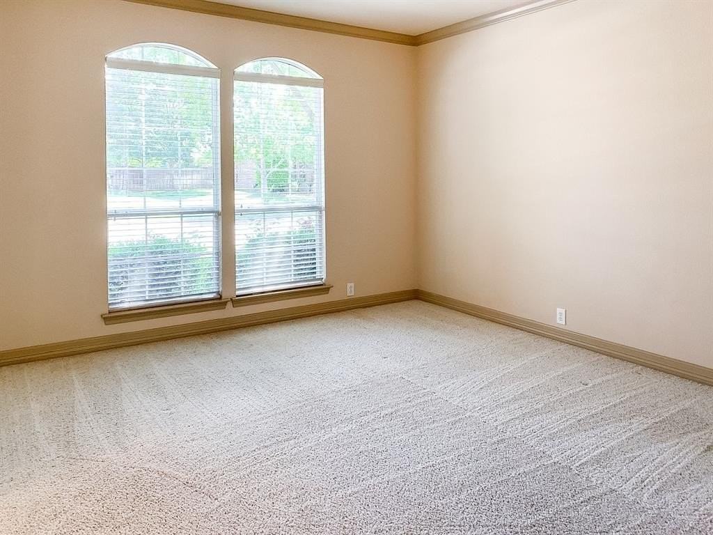 540 Chesapeake Ln - Photo 4 of 22