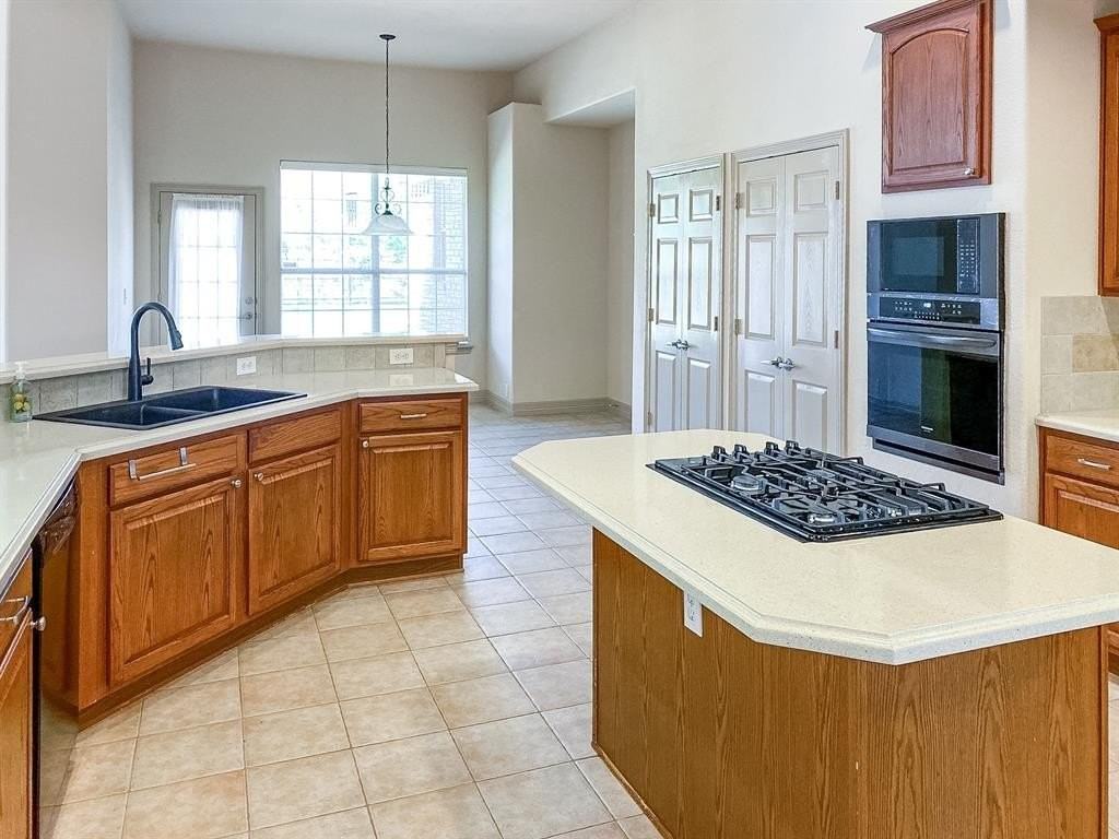 540 Chesapeake Ln - Photo 5 of 22