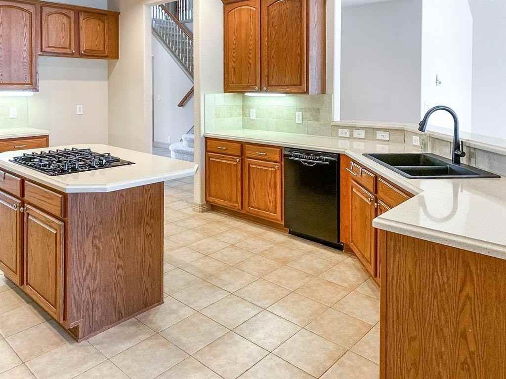 540 Chesapeake Ln - Photo 6 of 22