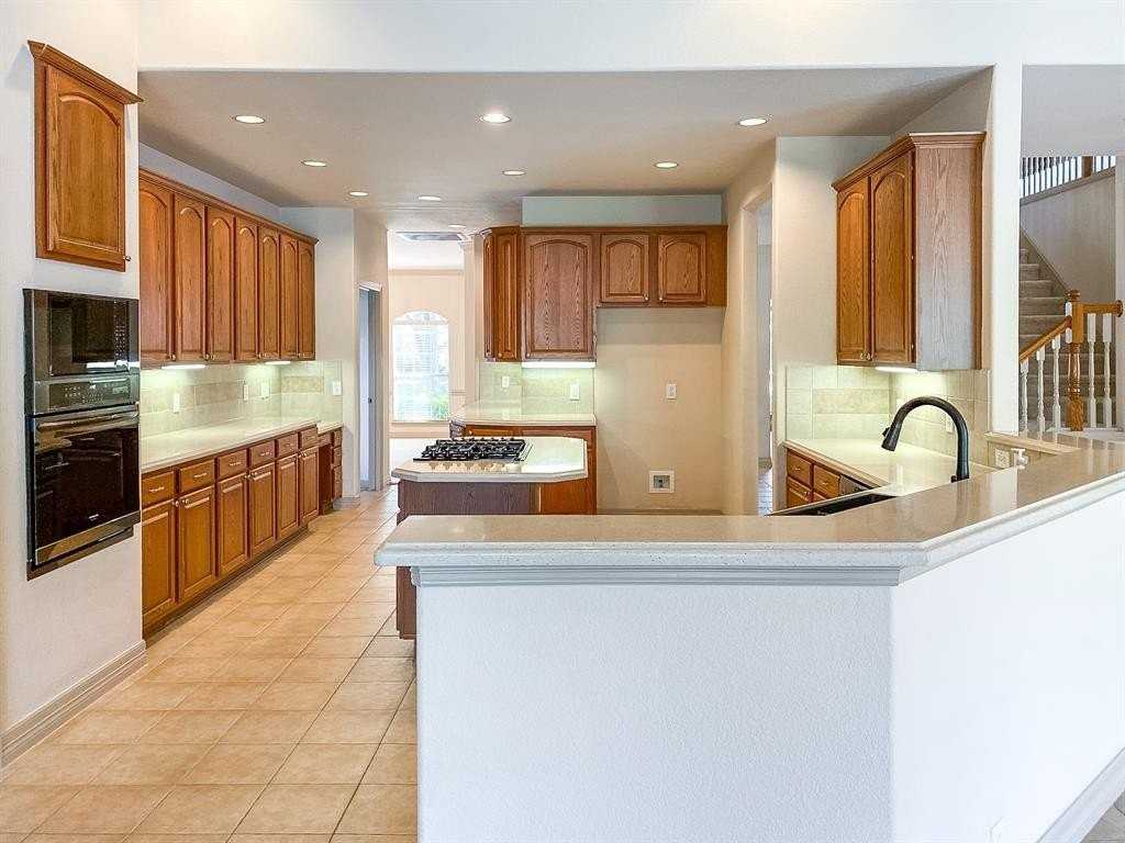 540 Chesapeake Ln - Photo 7 of 22