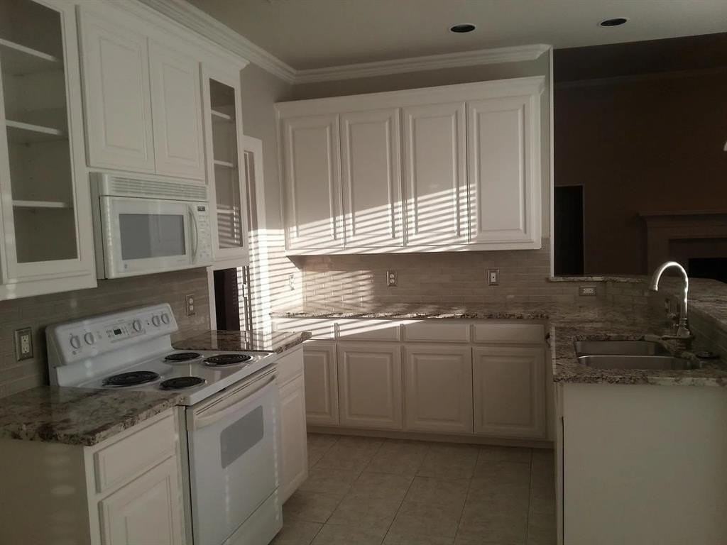 908 Sunningdale - Photo 5 of 15