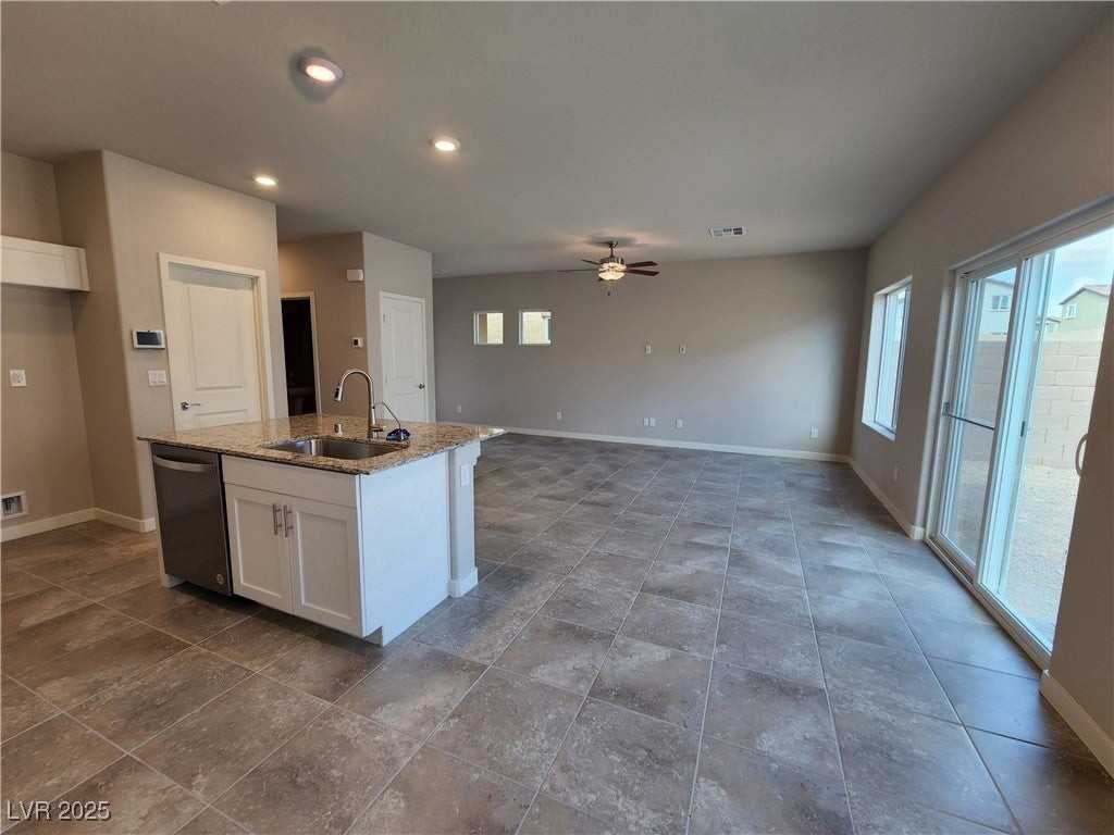 7836 Pink Opal Ave - Photo 7 of 21