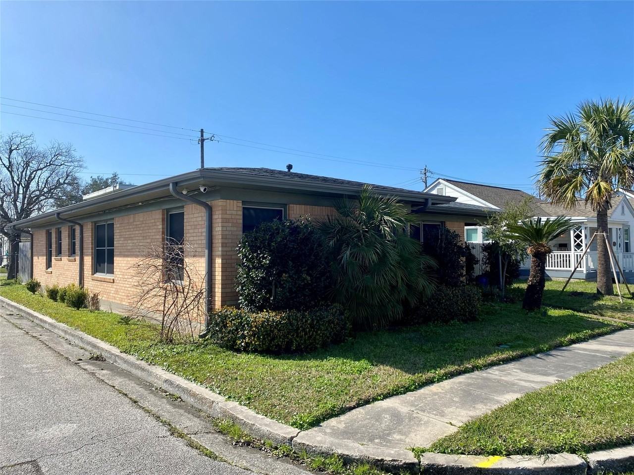 1311 Milam Dr - Photo 3 of 21