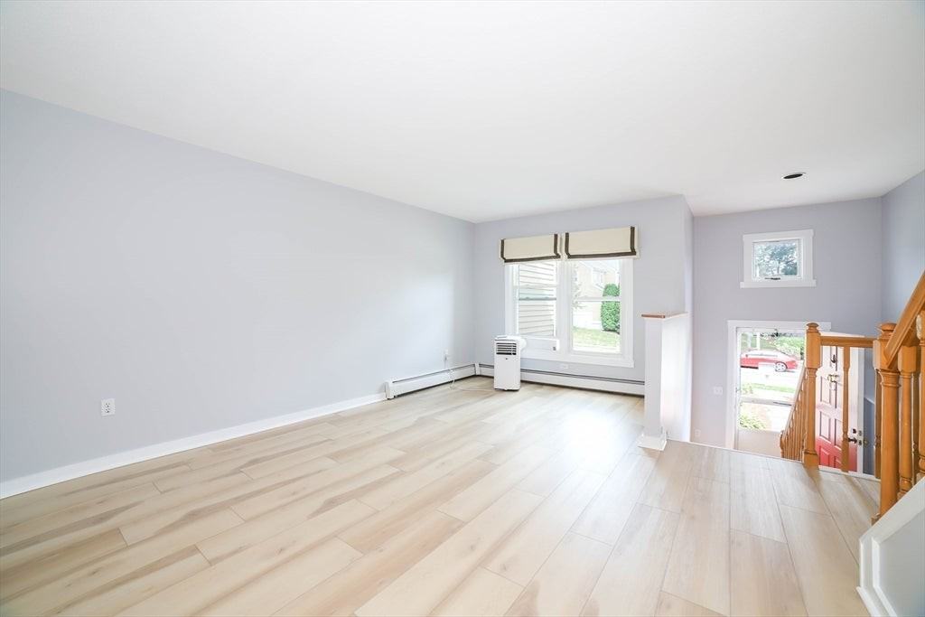 64 Camelot Dr - Photo 3 of 36