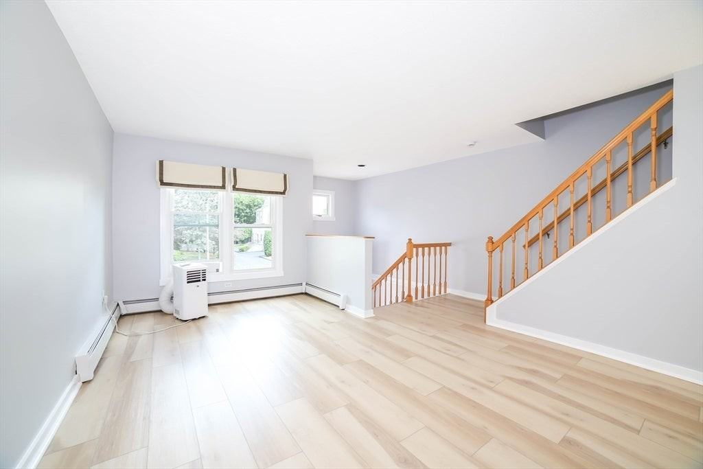 64 Camelot Dr - Photo 4 of 36