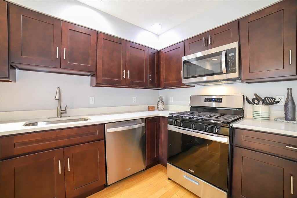 64 Camelot Dr - Photo 7 of 36