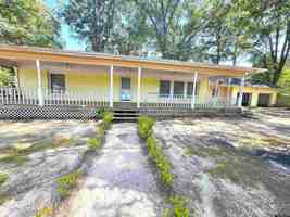 featured image of 308 Carr Dr