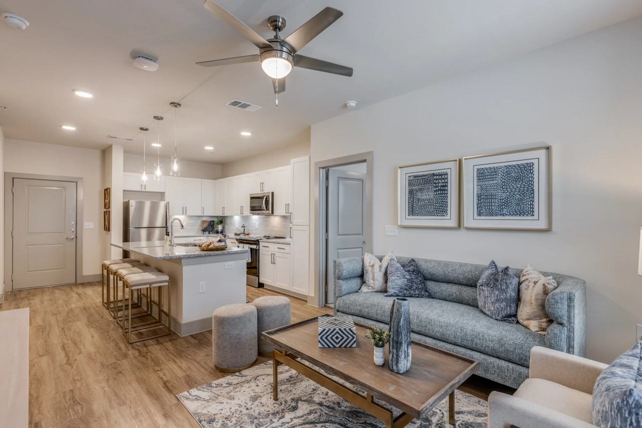 511 E Finley Blvd #A1 - Photo 5 of 9